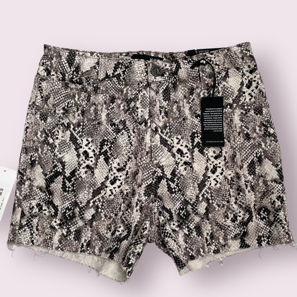 Kut from the Kloth Gidget High Rise Raw Hem Snakeprint Shorts - Picture 1 of 5